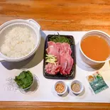 【冷】まぐろ尽くしの2色お茶漬け(ご飯220g)（寿司割烹山水）