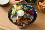 【中性脂肪が気になる方へ】サバ塩焼き丼 Salt Grilled Mackerel Bowl（【十八穀米＆美食美人】どんぶりde健康ごはん 幡ヶ谷店）