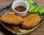 プレミアム和牛メンチ2個 香るガーリックソース（溶岩焼きグリルと世界のワイン 肉助）