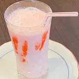 ストロベリラッシー Strawberry lassi（INDIAN NEPALI RESTAURANT SUBHA LAKSHMII〜インド・ネパール料理 スバラクシュミー）