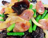 台湾ソーセージと木耳辛味炒め（中国家庭料理 佳成）