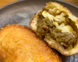 チーズカレーパン「酪」（カレーパンの松風）