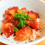 鶏唐揚げチリソース丼（居酒屋 カメチュウ）