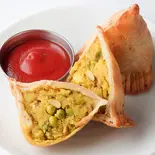 ベジタブル サモサ Vegetable Samosa（インド＆タイ・エスニック料理 ディップパレス 御徒町店 / Indian＆Thai, Ethnic Cuisine Dippalace Okachimachi）