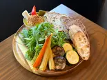 自家製フムスと季節の焼き野菜プレート（ブレッド マチエール）