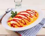 チキンチーズオムライス Chicken and Cheese Omelette Rice（麻布チキンオムライス）
