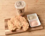 台湾唐揚げと好みドリンクのセット（沐可提タピオカ）