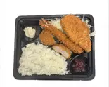 白虎弁当(ロースかつ60g、エビフライ、ひれかつ35g、キャベツ、ポテトサラダ、漬物、ご飯)（Romancingとんかつキッチンたぐ）