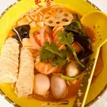 【新メニュー】番茄麻辣烫(トマトベース麻辣湯)（屯舍 麻辣湯 大阪第1ビル店）