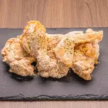 ハニーチーズチキン(骨付き/半羽1/2)（韓国料理 明洞チキン  上野店 Korean Food Fried Chicken）