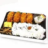 大粒カキフライ弁当（【カツが自慢のお弁当】愛はカツ❣）