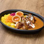 半熟煮卵&チキンオーバーカレー Egg Chicken Over Curry(東京スパイス飯 チキンオーバーライス WHITE YELLOW 蔵前)
