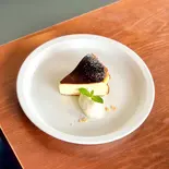 バスクチーズケーキ basque cheesecake（コーデュロイカフェ 大名店）