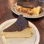 バスクチーズケーキ（Harema ハンバーガーとコーヒーと）