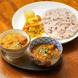 <ナンコツキーマ+週替わりの肉カレー> まかないカレー2種盛り弁当(初台スパイス食堂 和魂印才たんどーる)