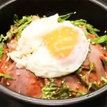 ローストビーフ丼/Roast Beef Bowl（ハワイアンダイニング ワイキキプラス フタゴ）