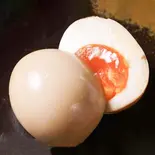 トッピング:味玉 1個 Tasty Voiled Egg 1（自家製熟成麺 吉岡 目白店）