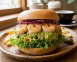 ガーリックシュリンプとピリ辛ワカモレのベーグルサンド Garlic shrimp and guacamole bagel sandwich（【ニューヨーカーズベーグル】BB Monster）