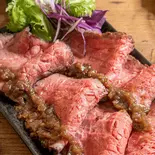 【ごはん無し】北海道 特選神居牛ローストビーフ 淡路玉葱のシャリアピンソース（北海道じゃがバターとローストビーフ丼 むらかみ農場 江東森下店）