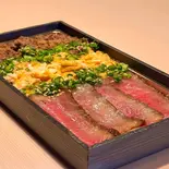 3色重  そぼろ、玉子、ローストビーフ（熟成焼肉えいき）