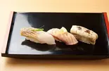 炙り三種にぎり（立喰い寿司＆BAR鮨處八千代 四ツ谷店）