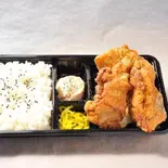 【弁当】ジョニー弁当 骨付きぶつ切り Johnny’s Bento Box 3ピース M(About 3pcs)（ジョニーのからあげ川西店）