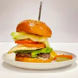 リッチアボカドエッグバーガー（HAMBURGER SHOP プラージュ）