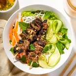 焼肉ビーフン Bun thit nuong (Vietnamese grilled pork with rice noodles )（ベトナム料理ハノイレストラン川崎）