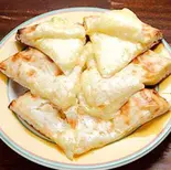 チーズナン/Cheese Naan（インドラ三鷹店）