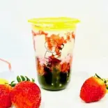 いちごのシャカシャカフロート(L) strawberry shake float（溢茶YICHA）