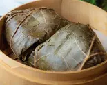 五目飯ハス包みチマキ(2個) 糯米鸡（天府苑）