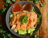 ジューシーもも肉サラダカオマンガイ Salad Khao Man Gai(Chicken Thigh)（からだ喜ぶ！東京カオマンガイ 名楽町店）