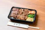 大人気！焼しゃぶカルビ＆癖になる漬けハラミ弁当（焼肉慶楽苑長原本店）