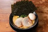スペシャルとんこつ醤油ラーメン（横浜家系ラーメン武骨家鶴見店）