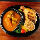 チーズインハンバーグ×ジャンボチキンレッグカレー（【北海道×肉×カレー】ななつぼし 南浦和店）