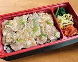 ネギ塩豚カルビ弁当 Kalbi Pork with Salt and Green Onions Bento Box（安楽亭 和光白子）