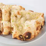 ガーリックナン Garlic naan（【1日500食売れる本場カレー】トップスパイス Top Spice 高田馬場店）
