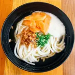 山かけサーモンの冷やかけうどん（【New Open】豚汁つけうどん安田 久我山店）