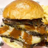 Brisket Sandwich with Waffle Friesブリスケットサンドイッチ・ワッフルフライポテト付き（Lonestar Smoke House）
