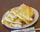 チーズナン Cheese Naan（インド・ネパール料理 Dilkhus）