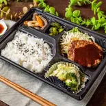 ハンバーグ弁当(ご飯大盛り)（手作り弁当 のみくいカラオケ ファイン）