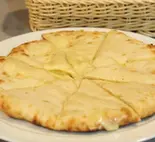 チーズクルチャ / Cheese Kulcha（本格スパイスカレー CHHETRI）