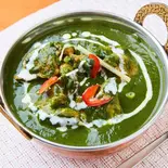 ほうれん草チキンカレーSag chicken curry（インド＆タイ料理スマイル Indian ＆ Thai restaurant ＆Bar~Smile）