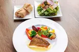 天然スズキのポワレ レモンバターソース（レストラン ラ・セゾン）