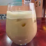 名水で本格的に挽くエスプレッソ！アイスカフェラテ（BB’s Cafe）