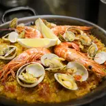 シーフードパエリヤ(二人前)（スペインバル ラ・ピカーダ・デ・トレス Spain Bar La Picada de tres）