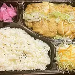 自家製チキンステーキ弁当（アジアンダイニング 酒の友）