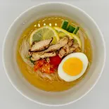レモン冷麺(炙りサラダチキンと自家製キムチ)（冷麺とチヂミの店 면면(ミョンミョン)）
