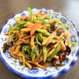 豚肉の細切りピリ辛炒め(魚香肉絲)（中華料理 無限鴨）