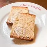 季節果実アーモンド風味の自家製パウンドケーキ(トラットリア シェ ラパン)